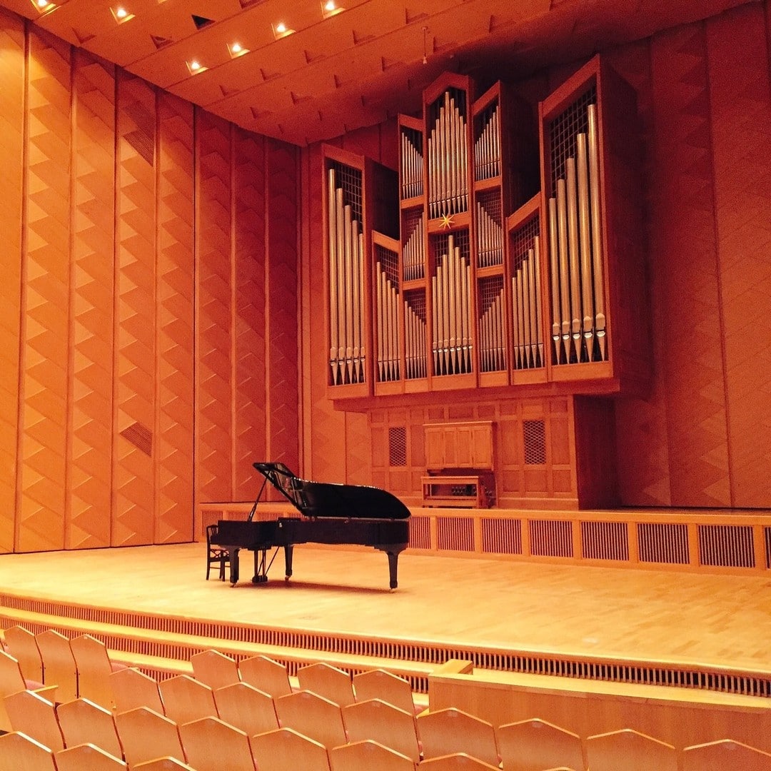 秋田アトリオン音楽ホールのパイプオルガン - Atorion Concert Hall Pipe Organ (Akita,Japan)　#音楽 #コンサートホール #楽器 #パイプオルガン #ミシェル・シャピュイ #フランス #秋田 #秋田市 #秋田県 #日本 #Music #Musics #ConcertHall #MusicalInstrument #PipeOrgan #Organ #Orgue #MichelChapuis #France #Akita #AkitaCity #AkitaPrefecture #japan 人生で初めて聴いたアルフレッド・ケルン社製(Alfred Kern & Fils/Strasbourg)の楽器です。このコンサートホールで演奏した経験もあり、想い出深い場所の1つです。パイプオルガンの初演は、フランスのオルガニストであるミシェル・シャピュイ氏により行われました。This is the first instrument in my life made by Alfred Kern & Fils/Strasbourg. It's one of the most memorable places I have ever played in this concert hall.The premiere of the Pipe Organ was performed by French organist Michel Chapuis.